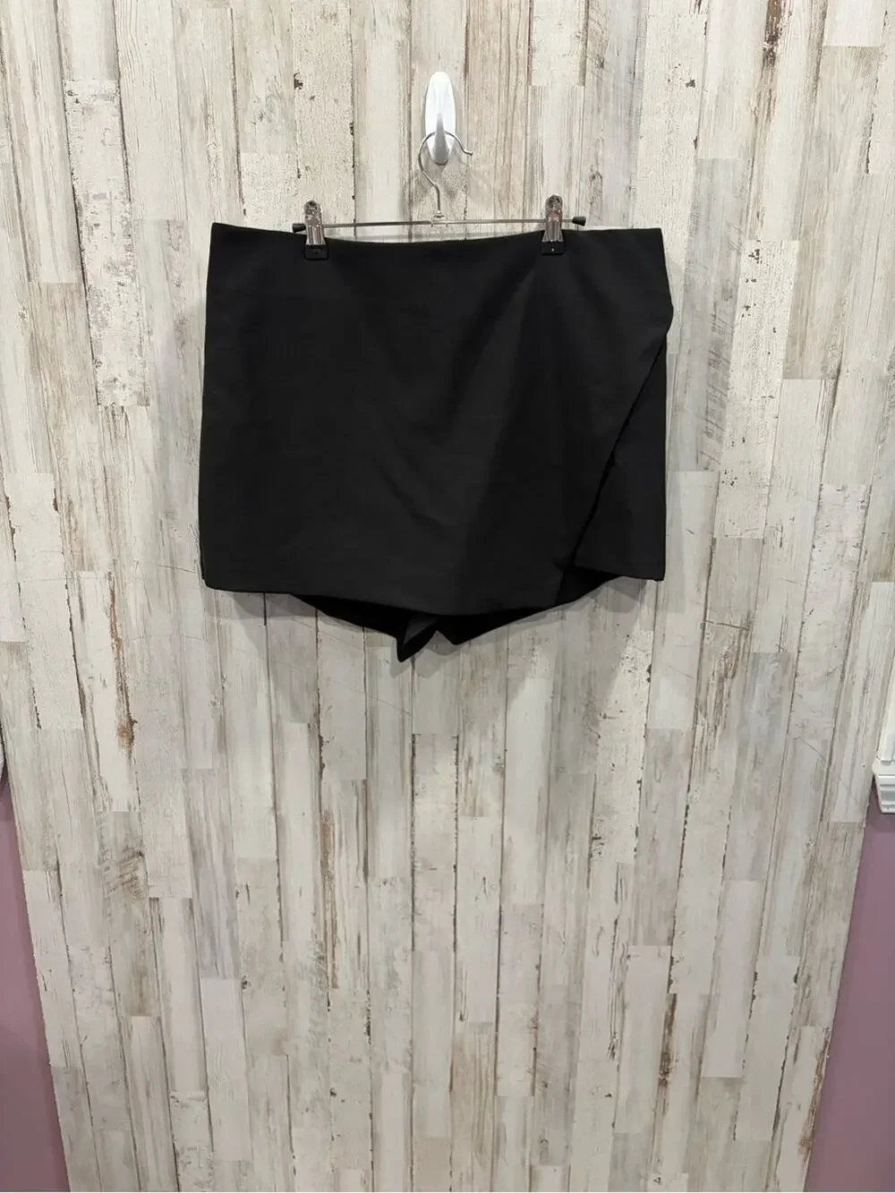 Torrid 3.5” Pull-On Studio Refined Crepe High-Rise Asymmetrical Skort 1X Black